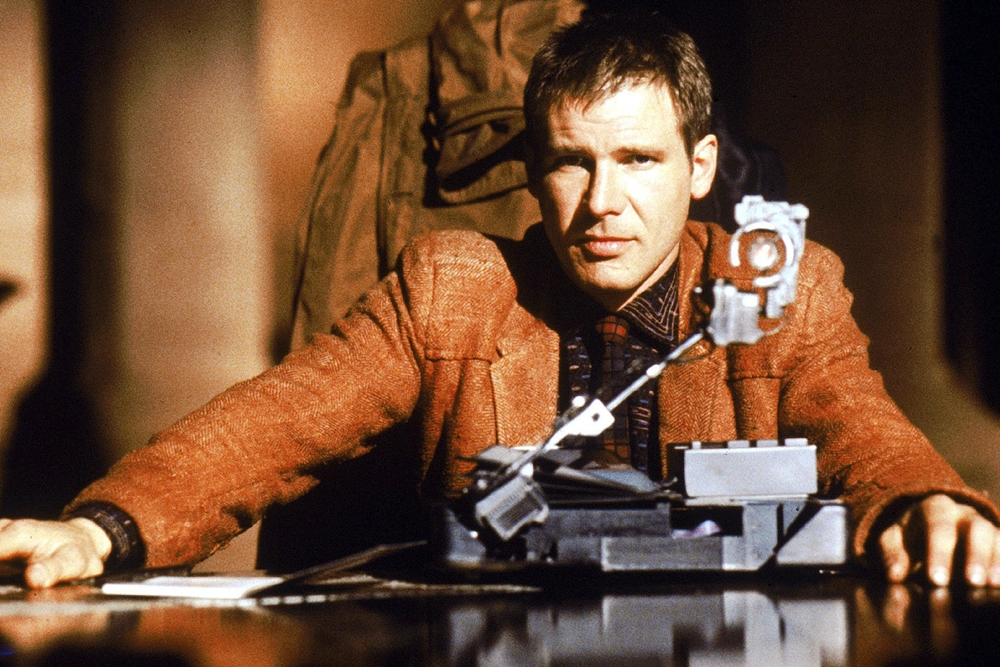 Harrison Ford em cena de Blade Runner, o Caçador de Andróides