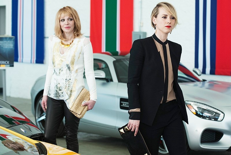 Música em participação como atriz na série Revenge