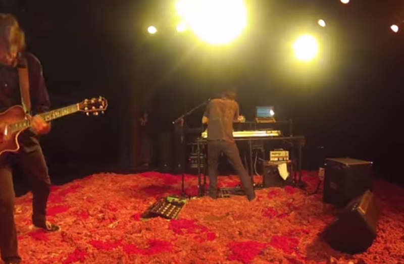 Trecho de vídeo de Chão Ao Vivo