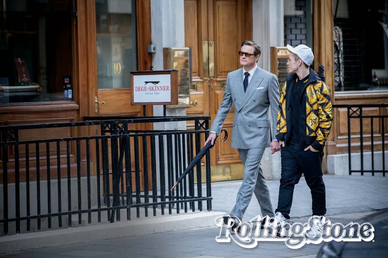 Mestre e aprendiz  Firth ensina o ofício a Egerton.