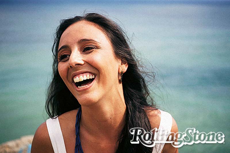 Aline Paes foca em som regional no disco de estreia.