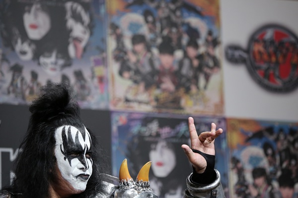 Integrante do Kiss em turnê com a banda pelo Japão