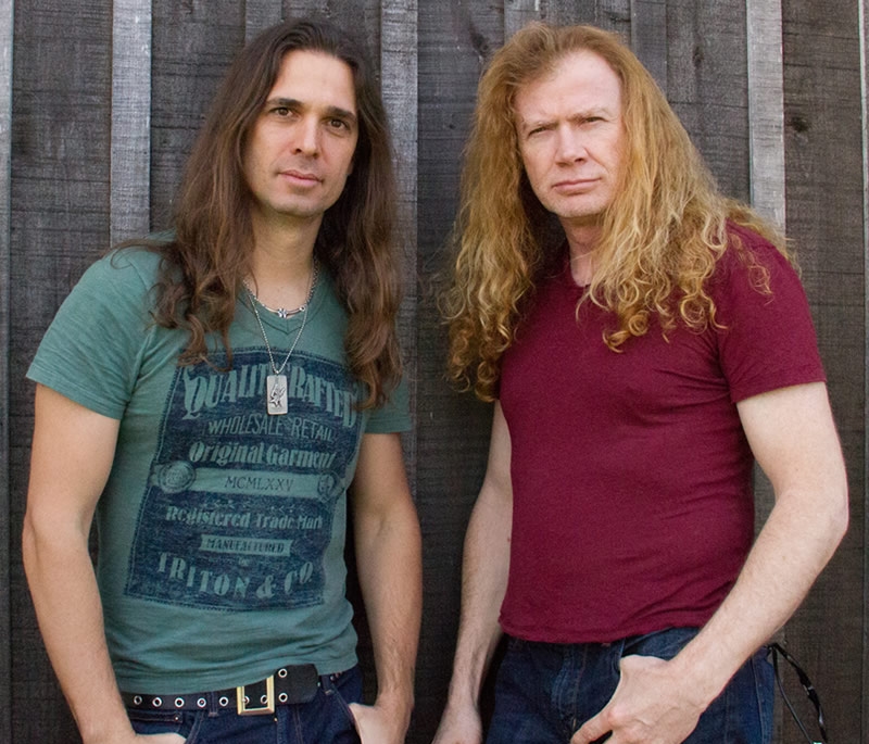 Kiko Loureiro ao lado de Dave Mustaine