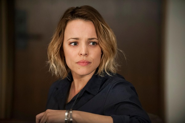 Atriz como Ani Bezzerides em True Detective