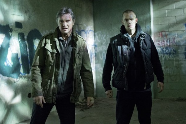 Liam Neeson e Joel Kinnaman no filme
