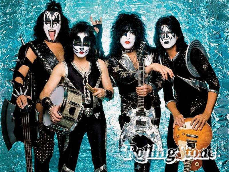 Prontos para o Espetáculo  (Da esq. para a dir.) Gene Simmons, Eric Singer, Tommy Thayer e Paul Stanley