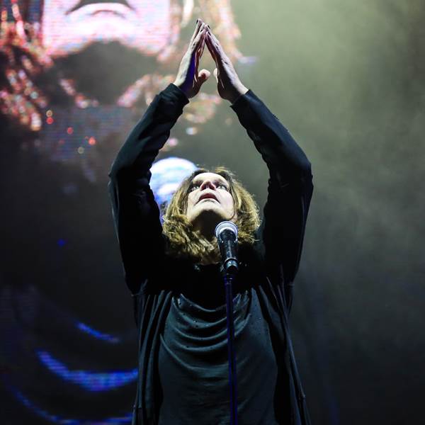 Ozzy Osbourne deixa o público brasileiro de joelhos durante show no festival Monsters of Rock 2015.