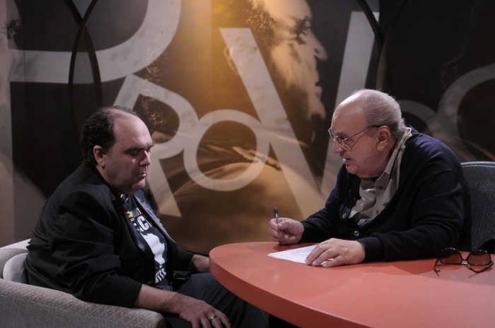Antônio Abujamra em entrevista com o filho André Abujamra.