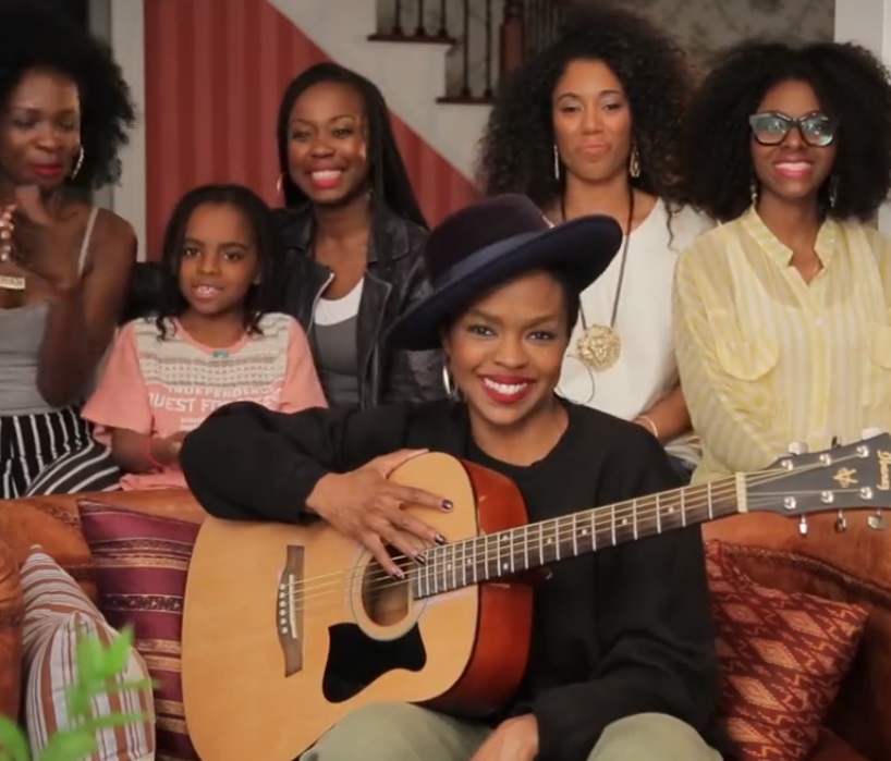 Cantora em vídeo de desculpas ao público da Nigéria