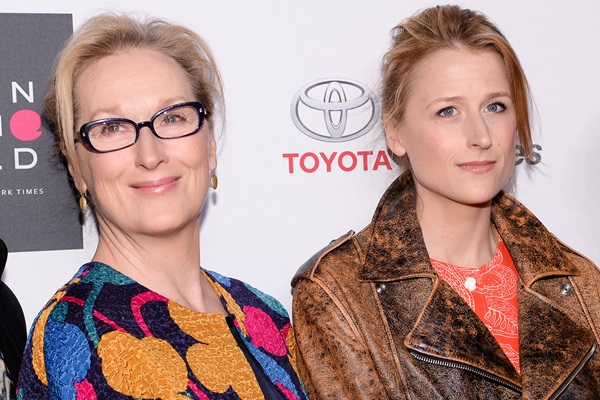Atrizes, mãe e filha, em evento na cidade de Nova York, em abril de 2015