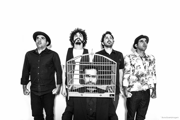 Foto de divulgação do álbum Morte e Vida