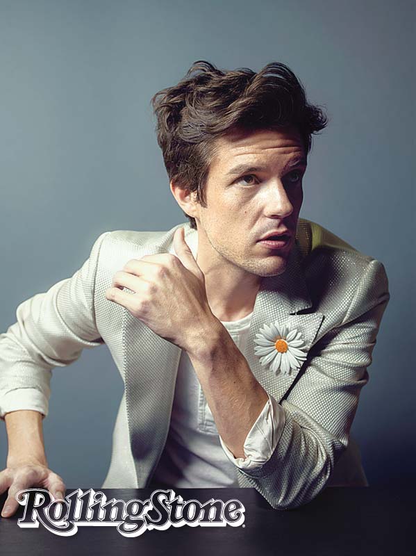 O cantor não tira os olhos do The Killers, mas investe na própria carreira