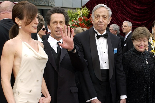 Produtor e o casal retratado em Uma Mente Brilhante no Oscar 2002