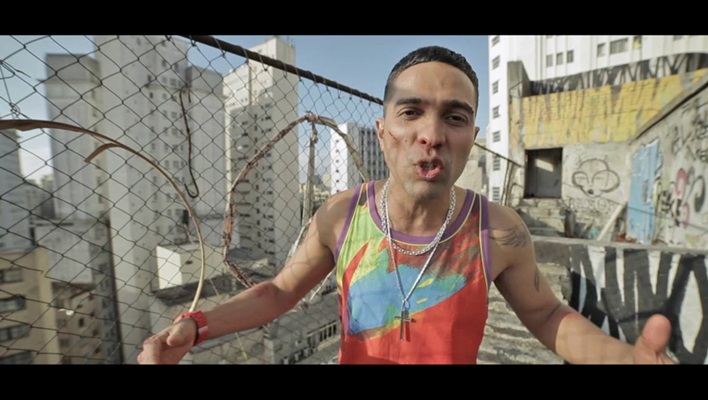 Don L no clipe de "Verso Livre Nº 1 (Giramundo)"
