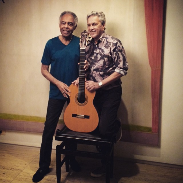 Gilberto Gil e Caetano Veloso em anúncio da turnê Dois Amigos, Um Século de Música.