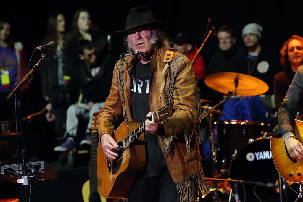 Neil Young durante apresentação ao vivo