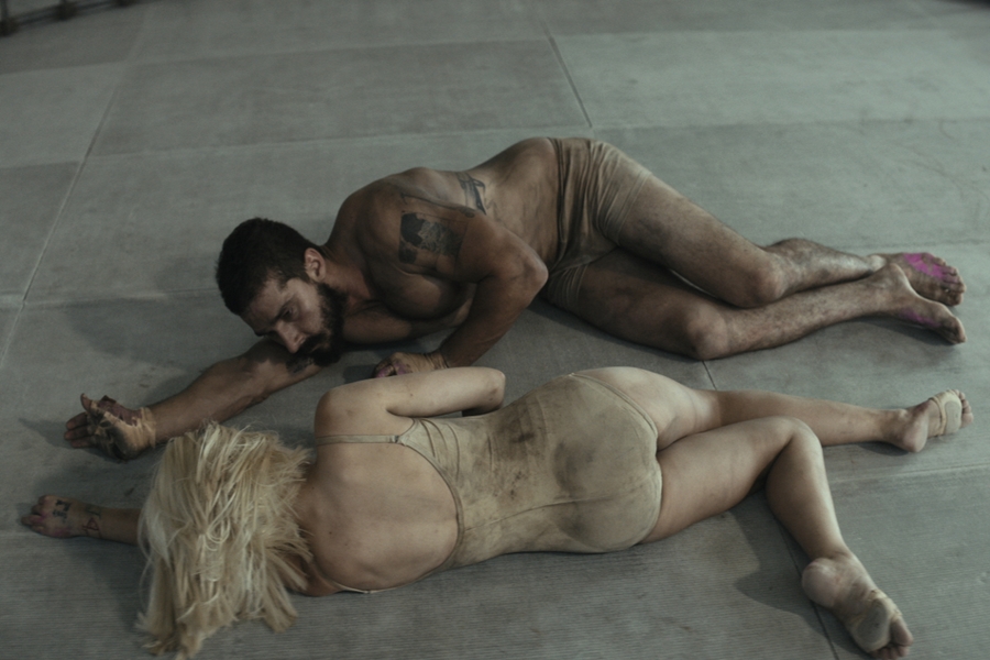Cena do videoclipe “Elastic Heart”, de Sia, cujo diretor, Daniel Askill, participa Music Video Festival em São Paulo