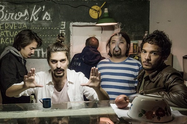 Do meio para a direita, Caio Falcão, Charles Tixier e Leonardo Sogabe