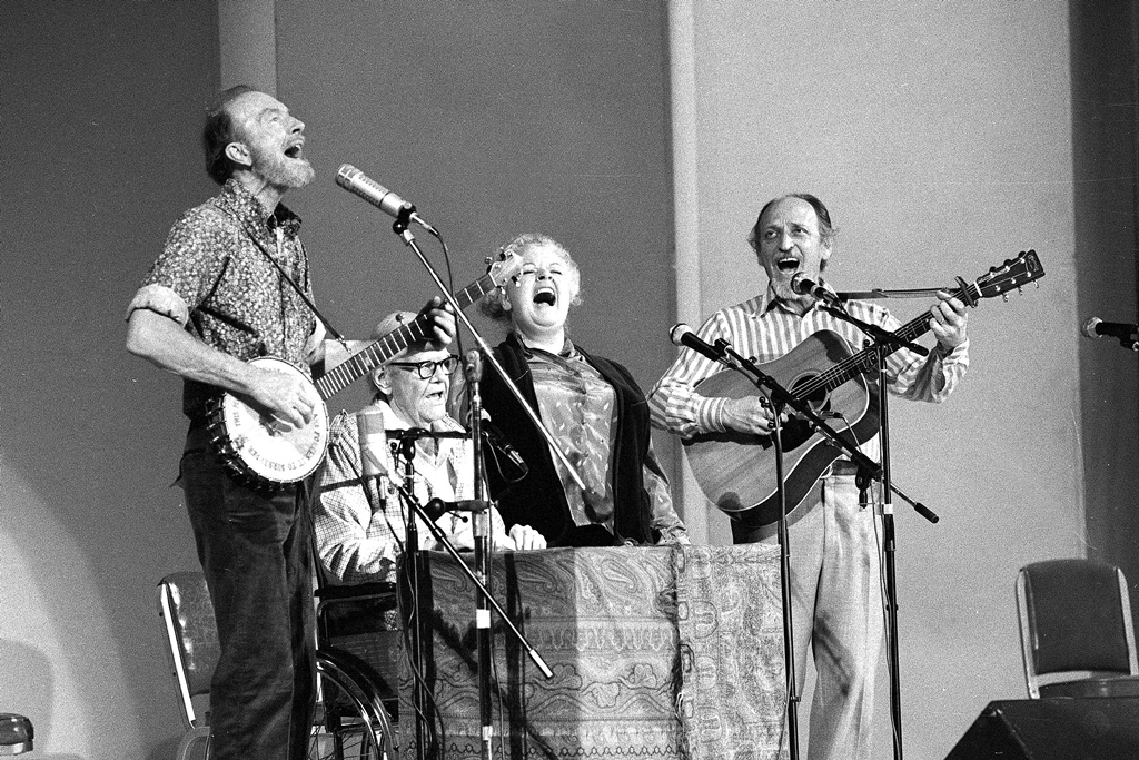 O antigo grupo folk The Weavers, com Peter Seeger e Ronnie Gilbert