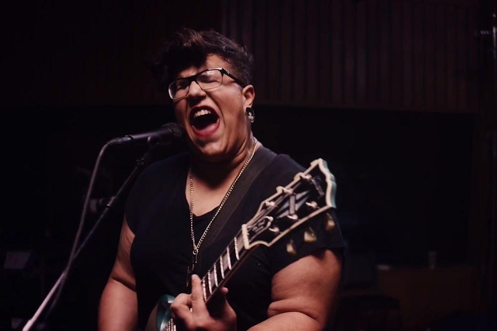 Brittany Howard em cena do clipe ao vivo de “Don’t Wanna Fight”, do Alabama Shakes