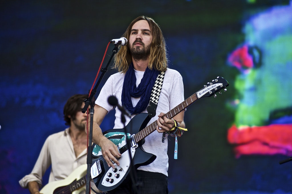 Kevin Parker à frente do Tame Impala