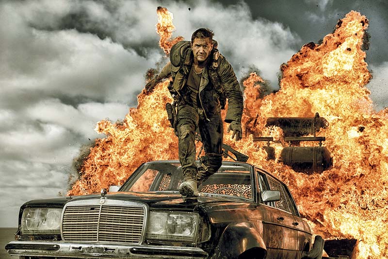 ADRENALINA  Tom Hardy em uma das sequências explosivas do filme.