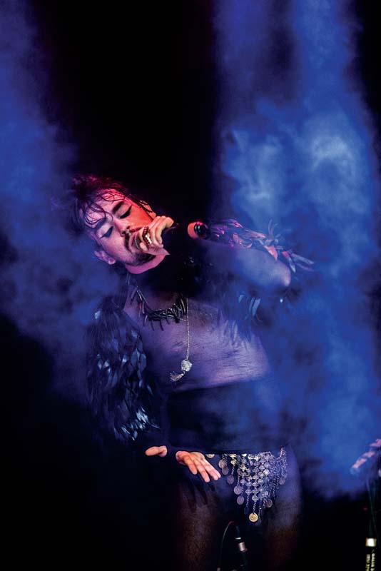 Johnny Hooker chegou a um lugar de evidência sem fazer concessões