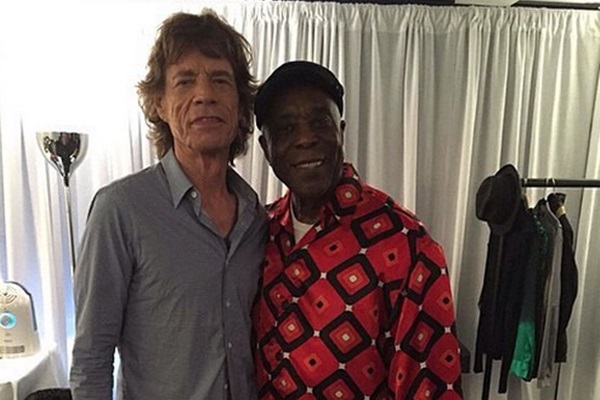 Mick Jagger e Buddy Guy durante show em 23 de junho de 2015, em Milwaukee, Estados Unidos