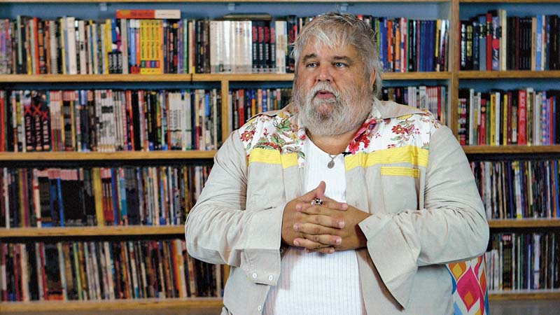 VIAGEM NO TEMPO  Miranda recorda os anos 1990. (No detalhe) o diretor Ricardo Alexandre.