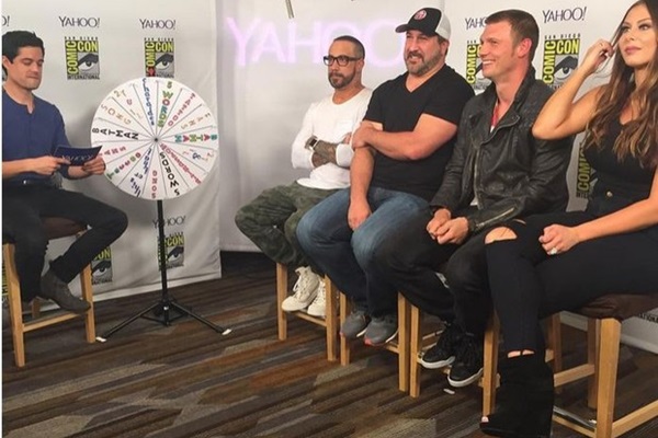 AJ McLean, Joey Fatone, Nick Carter e Lauren Kitt, parte do elenco de Dead 7