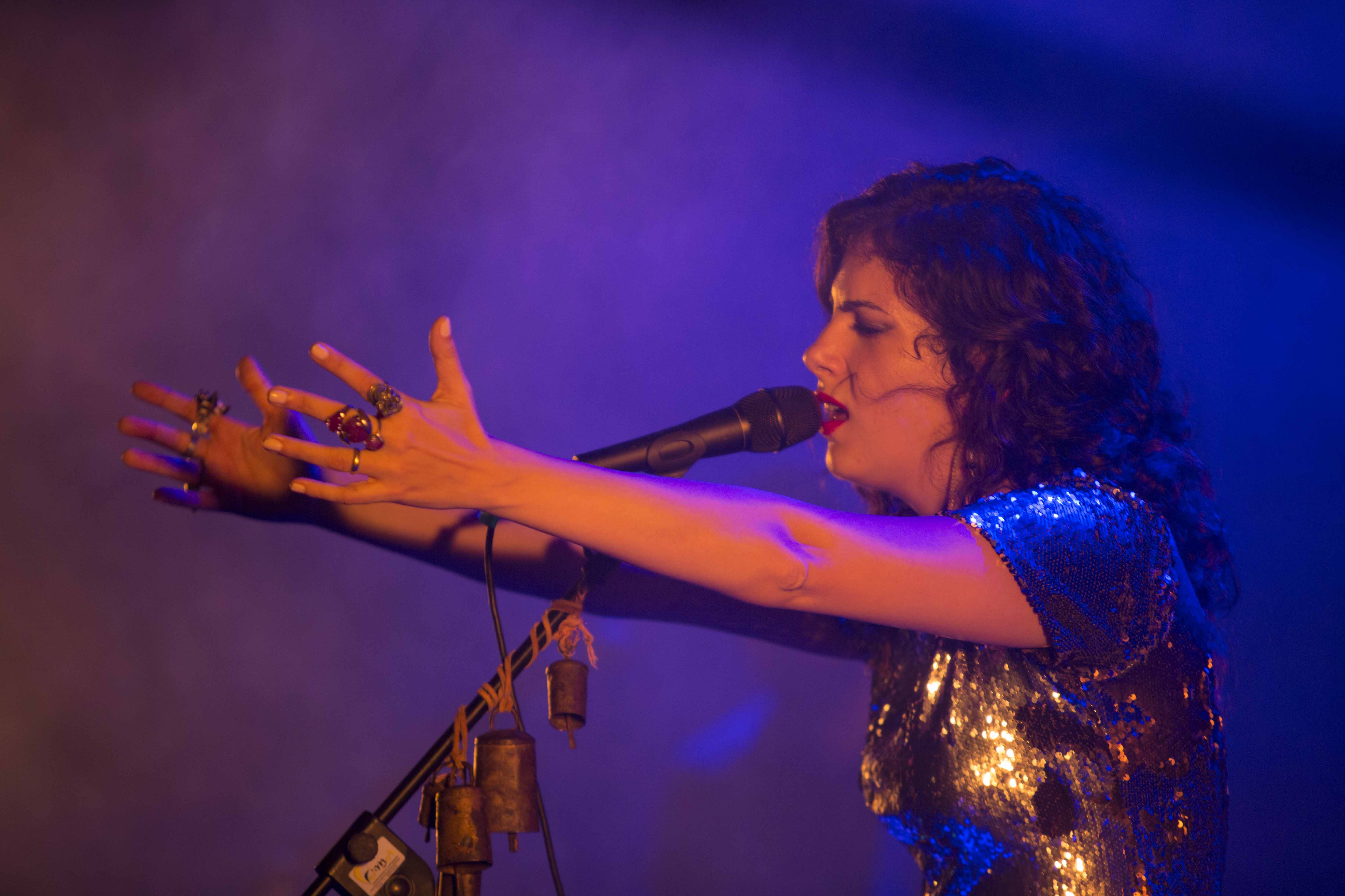 Cantora Céu faz show no Vento Festival