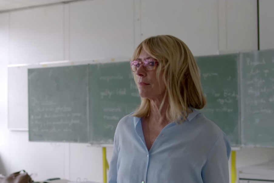 Kim Gordon em cena do filme alemão Der Nachtmahr