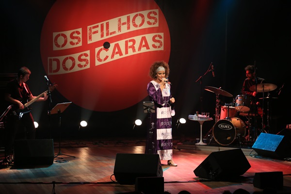 Luciana Mello no espetáculo Os Filhos dos Caras