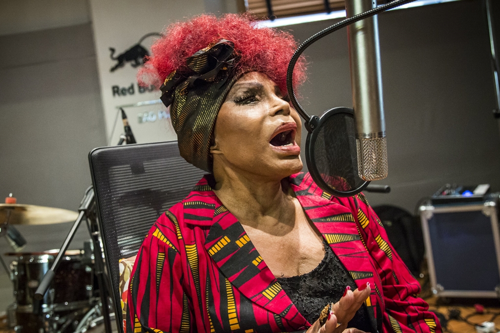 A cantora Elza Soares gravado no estúdio da Red Bull Station, em São Paulo