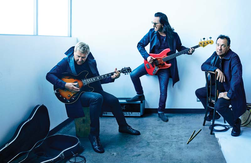 BATALHANDO DURO
(A partir da esq.) Alex Lifeson, Geddy Lee e Neil Peart em Los Angeles, no mês de abril.