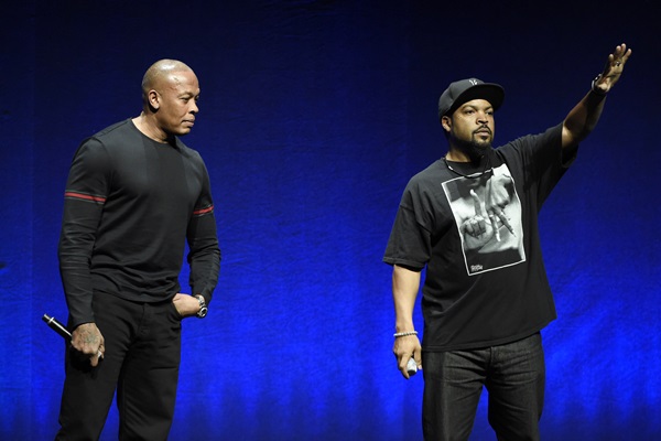 Dr. Dre e Ice Cube durante evento em Las Vegas, em abril de 2015