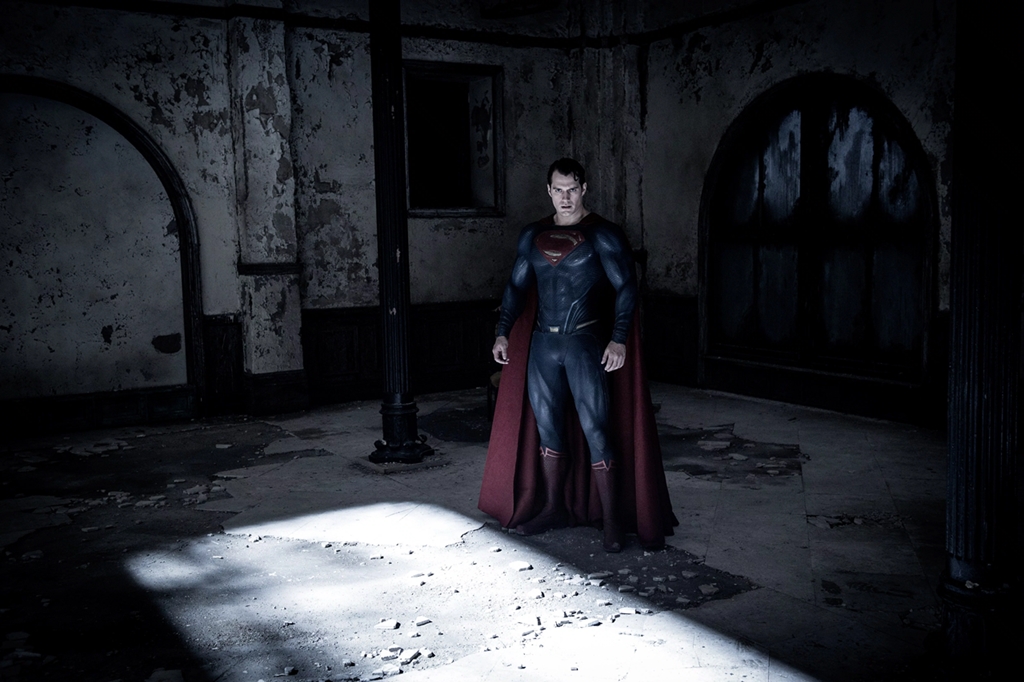 Imagem de Henry Cavill como Superman no filme Batman vs. Superman: A Origem da Justiça