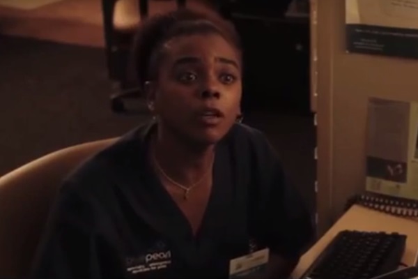 E'Dena Hines, neta de Morgan Freeman, em 5 Flights Up