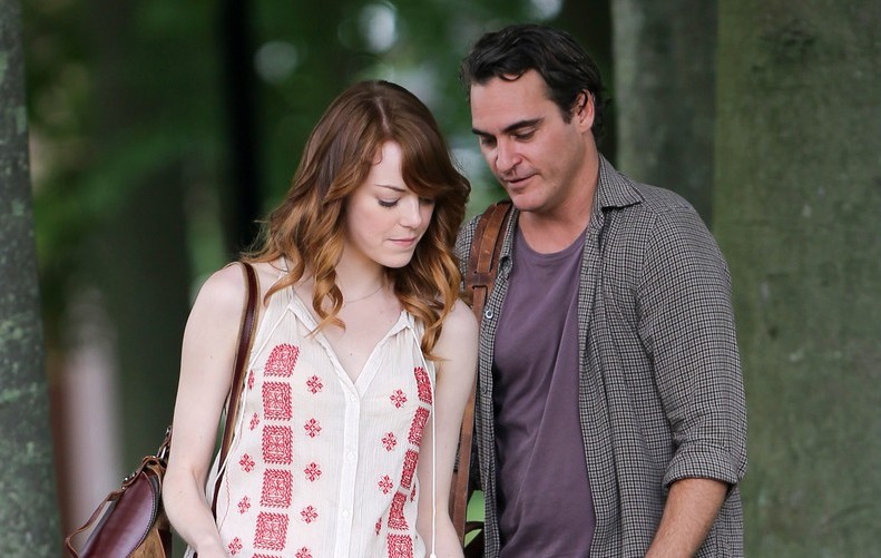 Emma Stone e Joaquim Phoenix em cena de O Homem Irracional.