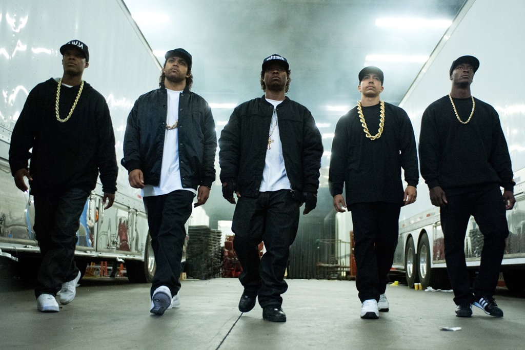 Cena do filme Straight Outta Compton, que conta a história do grupo norte-americano N.W.A.
