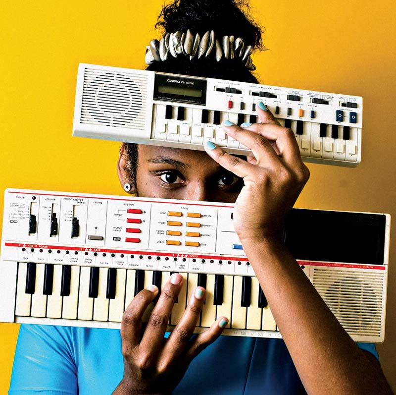 Entre a igreja e o estúdio, artista se formou em captação de áudio.