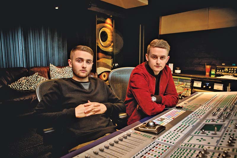 Em ótima fase, dupla lança álbum plural.