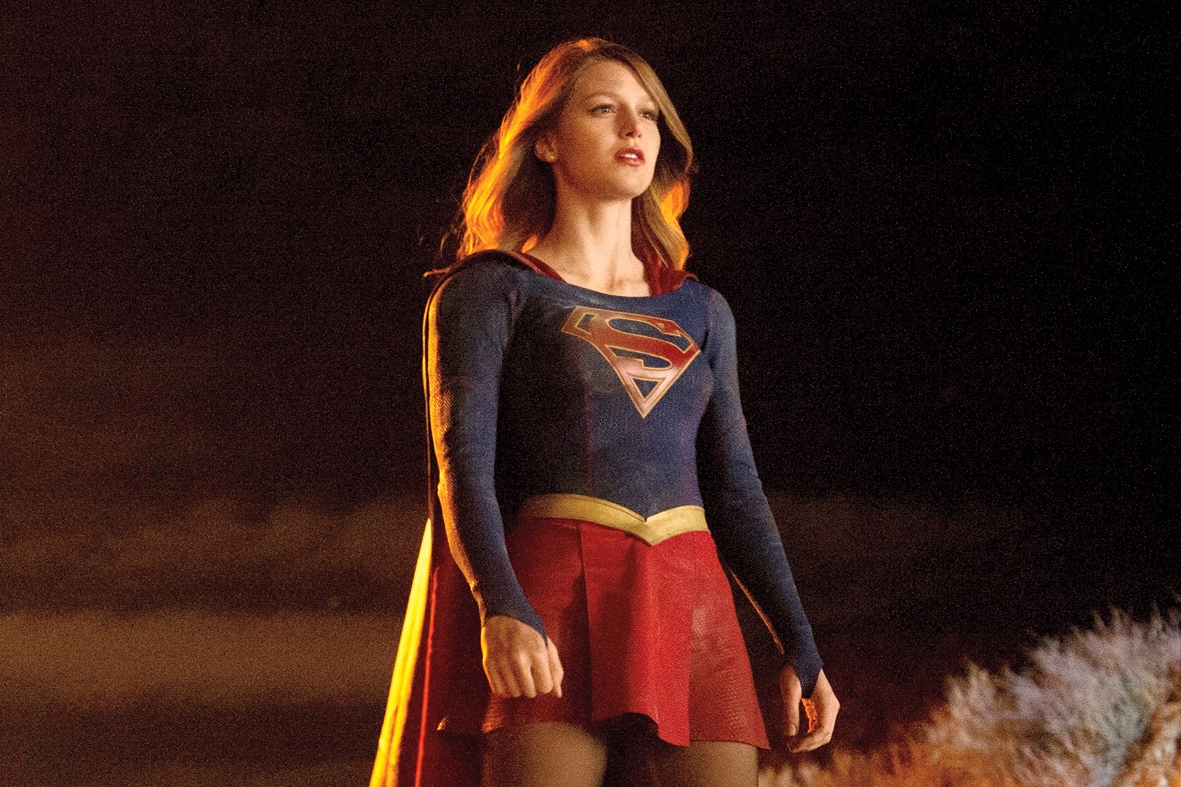 A atriz Melissa Benoist como Kara Danvers na série Supergirl