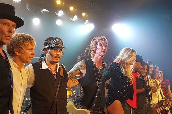 Membros do Hollywood Vampires na primeira exibição ao vivo da banda