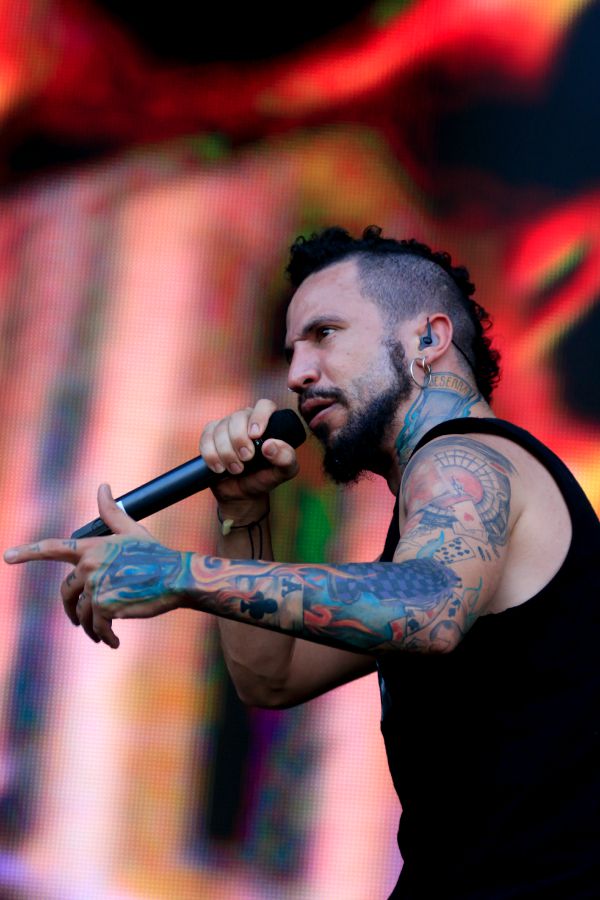 Vocalista do Project 46, Caio MacBeserra, em show no Rock in Rio 2015