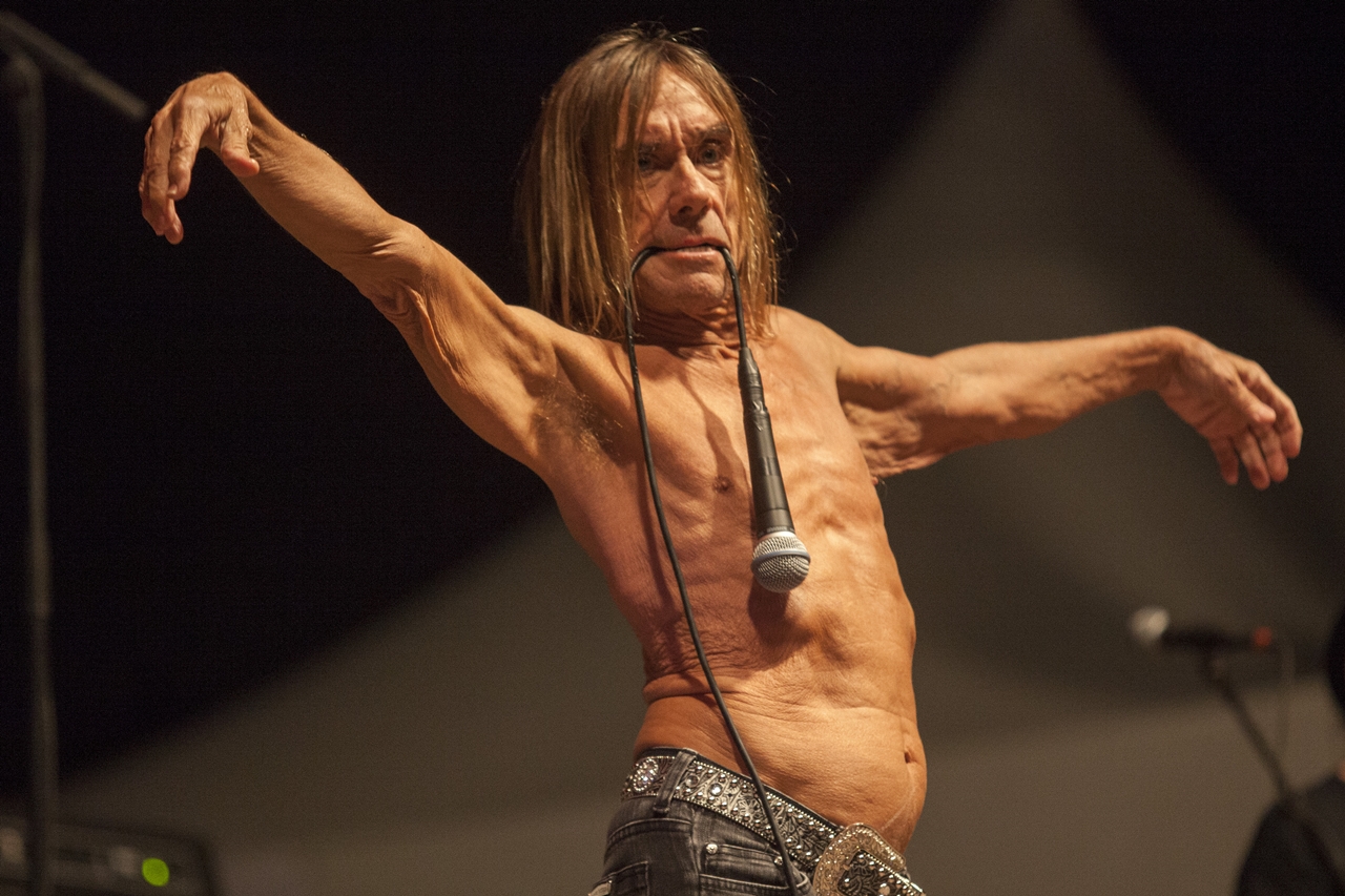 O vocalista dos Stooges Iggy Pop em show solo em Chicago, em 2015
