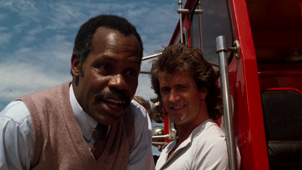 Mel Gibson e Danny Glover em Máquina Mortífera.