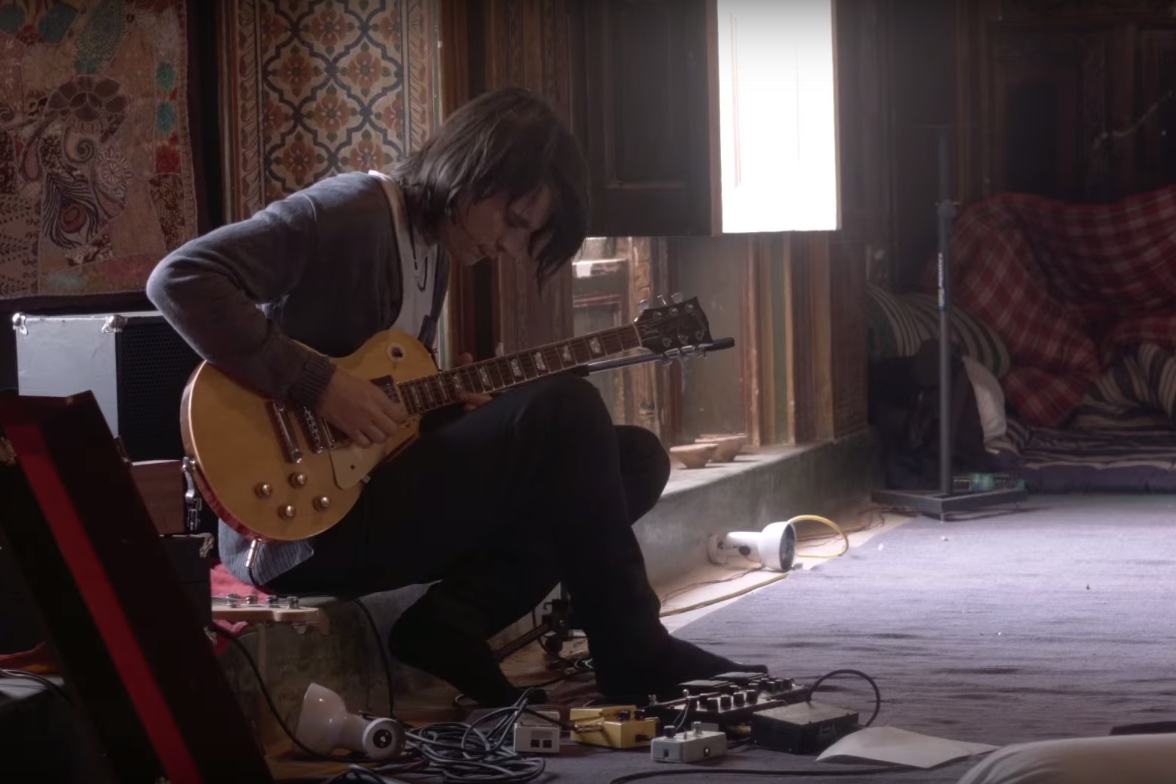 Jonny Greenwood, guitarrista do Radiohead, em trailer do documentário Junun