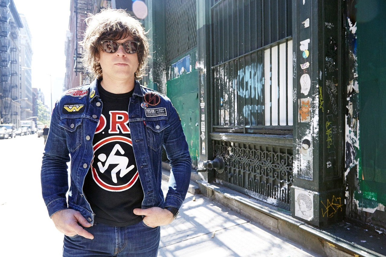 O cantor e compositor norte-americano Ryan Adams
