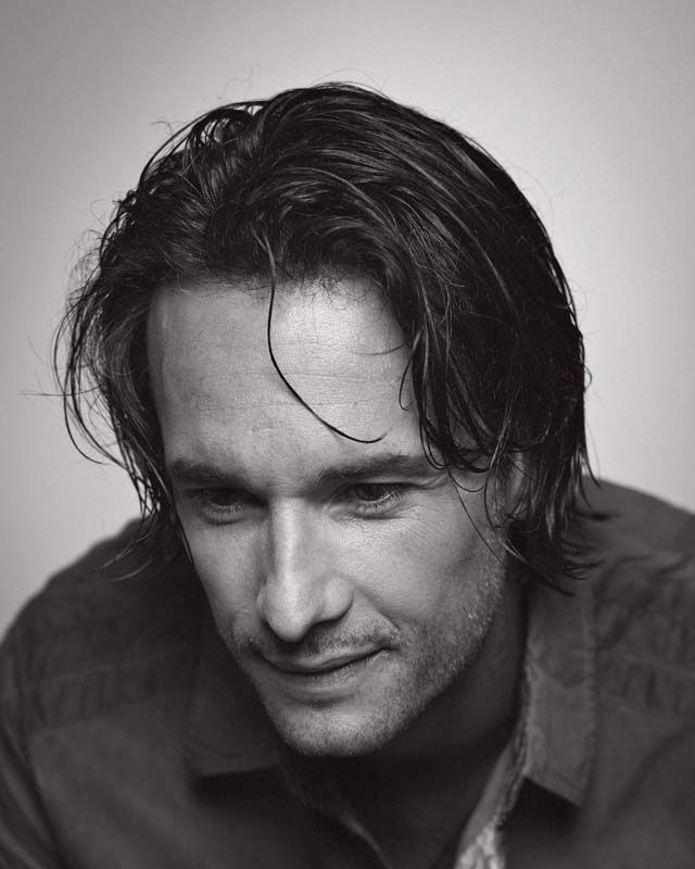 Zen Aos 40 anos, Rodrigo Santoro cultiva a paz interior enquanto continua a engatar uma série de projetos internacionais – entre eles, o aguardado Os 33, sobre a tragédia dos mineiros no Chile